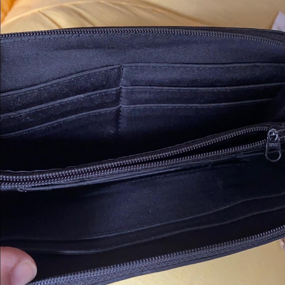 🛑LAST CHANCE🛑LIZ CLAIBORNE Leather Wallet - Picture 8 of 12